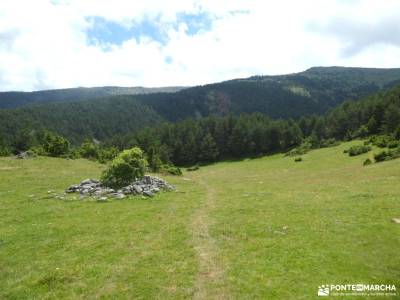 Sierras de Neila y Urbión;los picos de europa mochilas de montaña vacaciones agosto cruz verde madri